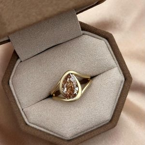 Bague Pavée Unique en Moissanite Coupe Poire 2 Carats Marron Fantaisie, en Argent 925 Plaqué Or Fin, Bijou de Fête Original, Cadeau pour Elle - Product Image 3
