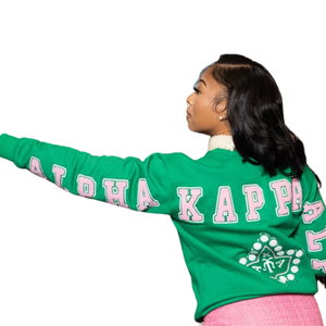 Sweat-shirt à col rond pour femme AKA Sorority Inc, design au dos en chenille verte, lettres grecques brodées, haut de gamme - Product Image 2