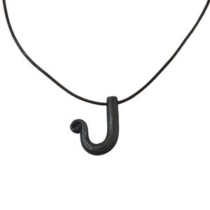 จี้เหล็กตีขึ้นรูปด้วยมือแบบคลาสสิก สร้อยคอโลหะคุณภาพสูงพร้อมสายหนัง สำหรับผู้ชายและผู้หญิง - Product Image 1