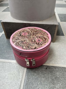 Stylish <b>Makeup</b> Cosmetic Storage Box Hand Tooled Leather Handmade <b>Makeup</b> Box ,New Design Hot Sale Vanity Bathroom Organizer Box - Product Image 5