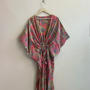 Vestido kaftán de seda vintage suave para mujer, vestido largo tipo lounge. - Product Image 1