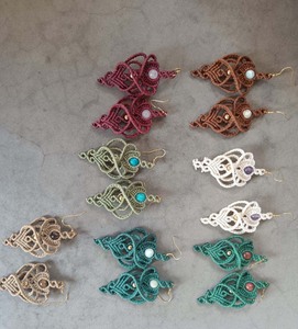 Pendiente colgante de macramé de hilo de algodón rojo y negro, árbol de latón y forma de corazón con pendiente colgante para regalo de cumpleaños, joyería - Product Image 2