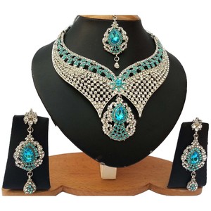 Parure de bijoux vintage en alliage plaqué argent avec strass en cristal, collier et boucles d'oreilles pour femme, idéale pour mariage - Product Image 1