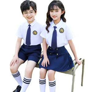 Tenues d'uniformes scolaires de haute qualité pour l'école primaire, idéales pour les activités de classe, vêtements d'été blancs pour étudiants avec logo personnalisé - Product Image 1