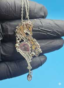 Pendentif Licorne en Argent 925 Plaqué Or 18K avec Moissanite, Breloque Thème Animal Coupe Poire pour Femme, Bijou Cadeau de Luxe - Product Image 3