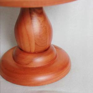 Support à gâteau vintage en bois avec plateau rond décoratif pour la présentation de desserts, idéal pour la pâtisserie à domicile, la restauration et les événements hôteliers - Product Image 3