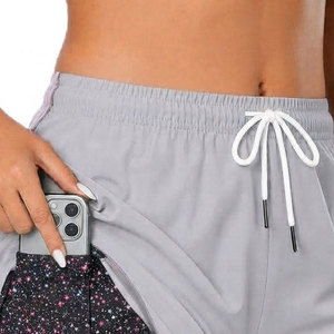 Shorts Deportivos 2 en 1 para Mujer con Bolsillo para Teléfono, Cintura con Cordón Ajustable, Absorbentes de Sudor y Ajuste Delgado, Impresión por Sublimación Personalizada - Product Image 4
