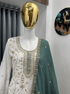 Costume en faux georgette brodé pour mariage et soirée avec pantalon palazzo à jambes larges - Product Image 5