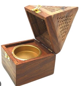 Boîte à encens pyramide en bois faite à la main avec loquet en laiton, porte-encens d'aromathérapie indien, artisanal de haute qualité, personnalisable - Product Image 3