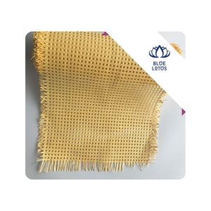 Rouleau de rotin pré-tressé en plastique synthétique, feuille de cannage, maille de cannage pour la réparation de meubles et la décoration intérieure - Product Image 1