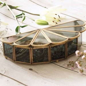 Caja Organizadora de Almacenamiento de Latón con Tapa en Forma de Concha de Lujo al por Mayor para Joyería y Cosméticos de Mujer - Product Image 2