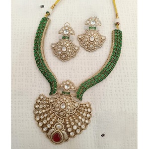 Conjunto de Collar y Pendientes de Moissanita Polki Chapado en Oro de Latón de Primera Calidad Radiante para Compromiso, Boda y Fiestas - Product Image 1