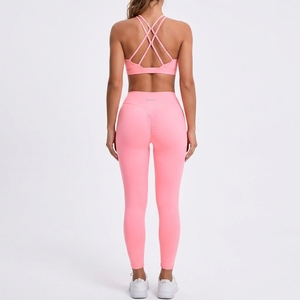 Ensemble de Pilates élégant pour femmes, confortable, extensible et respirant, tenue de fitness, haut et leggings de yoga, vêtements d'entraînement avec logo frontal - Product Image 2