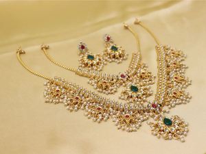 High Quality Women's Traditional South Indian Temple Ethnic Bridal Set Alloy Gold Plated Zircon Flower Design Party Wedding <b>Gift</b> - Product Image 4