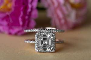 Anillo de compromiso con diamante cultivado en laboratorio de corte Asscher, halo de diamantes, doble banda, pavé de diamantes, joyería nupcial de lujo. - Product Image 2