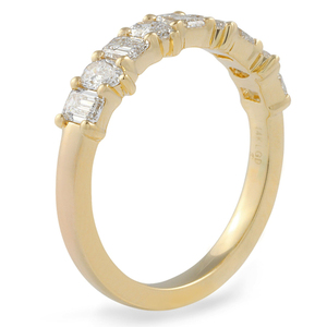 Bague de fiançailles classique en or jaune pour femme avec diamants émeraude et poire, diamants de laboratoire certifiés IGI - Product Image 2