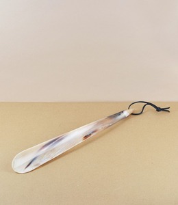 Chausse-pied en corne de buffle à long manche, fait main et poli, avec une prise confortable pour un enfouissement facile des chaussures - Product Image 4