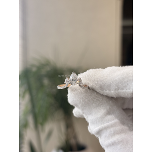 Bague élégante en or massif avec diamant de laboratoire en forme de poire, motif aile de chevron, 1,1 carat VVS VS EF, bijou de fiançailles pour femme - Product Image 4