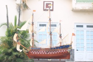 เรือจำลองสเปน SAN FELIPE X ขนาดใหญ่ 240 ซม. ทำด้วยมือ ขัดเงา ตกแต่งบ้านสำหรับคนรักเรือเดินสมุทร - Product Image 2