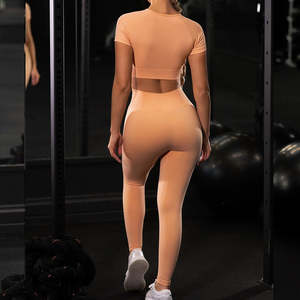 Ensemble de yoga pour femmes, haut court uni, leggings taille haute, manches courtes, ensemble de vêtements de sport sans couture en deux pièces - Product Image 4