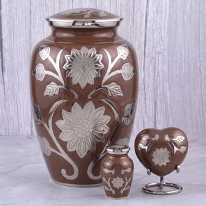 Urna Funeraria de Latón con Diseño Floral Negro y Plateado para Cenizas Humanas con Acabado Brillante, Urna Conmemorativa Funeraria - Product Image 6