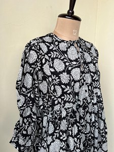 Women's Boho Black <b>White</b> Floral Block Print Tie-Neck Loose Midi Dress 3/4 Flutter Sleeve Casual Summer Woven Dress - Product Image 4