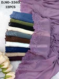 ชุดผ้าพันคอปักลายกุหลาบสุดหรู: ผ้าคลุมฮิญาบชีฟองขอบลูกไม้ลายดอกไม้สุดสง่างามใน 10 เฉดสีเอิร์ธโทนสุดหรู สำหรับงานพิธีการและสวมใส่ในชีวิตประจำวัน - Product Image 3