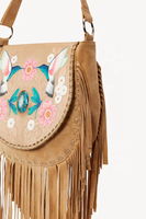 Sac bandoulière en cuir véritable avec motif peint à la main d'oiseaux colibris, libellules et fleurs entourant une pierre turquoise, orné d'un pompon sculpté à la main