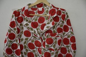 Elegante Conjunto de Pijama de Algodón con Estampado Floral Hecho a Mano para Mujer, Ropa de Dormir Sostenible con Diseño Tradicional Indio Sanganeri de Rosas Rojas - Product Image 4