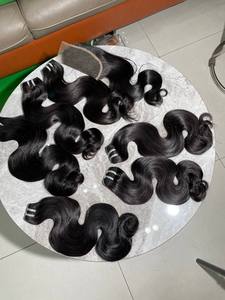 Extensions de cheveux vietnamiens ondulés avec closure 13x4, couleur naturelle, 100% cheveux humains vierges, cuticules alignées - Product Image 4