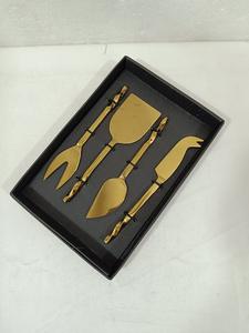 Ensemble de 4 couteaux à fromage en acier inoxydable, finition polie et or rose, passe au lave-vaisselle, ensemble de service à fromage de luxe durable. - Product Image 3