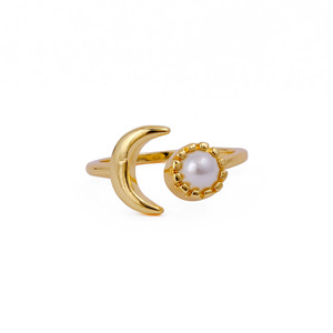 Anillo único de luna creciente de nácar - Anillo celestial bohemio chapado en oro hecho a mano - Regalo de joyería para aniversario o cumpleaños - Product Image 1