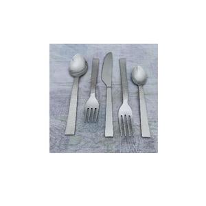 Elegante Juego de Cubiertos de Cinco Piezas de Acero Inoxidable, Ecológico, Apto para Lavavajillas, Duradero, Cuchillo, Tenedor y Cuchara para Restaurantes - Product Image 1