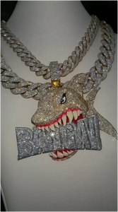 Colgante de Tiburón Hip Hop Personalizado de Moissanita Unisex de Plata de Ley 925 Bañado en Rodio/Oro con Diseño de Letra Iced y Garra - Product Image 3