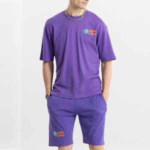 Conjunto de Dos Piezas Casual de Verano para Hombre, Color Morado, Tejido 100% Algodón, Transpirable, con Logotipo Estampado en la Parte Delantera - Product Image 1