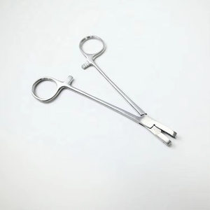 Pince à tissus manuelle chirurgicale en acier inoxydable réutilisable, instrument médical, kit chirurgical, certifiée Classe I ISO13485 - Product Image 1