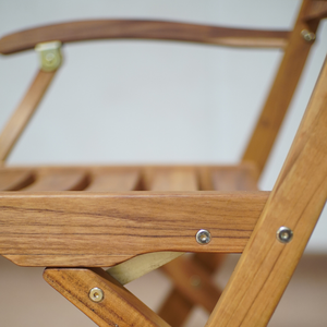 Chaise de jardin pliante en teck moderne, finition couleur naturelle, mobilier d'extérieur, pieds coniques, structure en bois massif - Product Image 4
