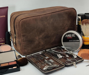 Neceser de Cuero Vintage de Tamaño Mediano con Cierre de Cremallera, Asa Suave y Estuche Cosmético Duradero - Product Image 6