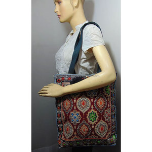 Sac de plage durable et écologique, grand format, imprimé multicolore, doublure en coton léger, compartiment zippé, grande capacité - Product Image 4