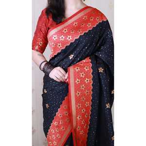 Schwarzer gewellter Banarasi-Seidensari mit einzigartigem Zari-Webdesign und weichen Damenblusen - Product Image 3