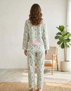 Conjunto de Pijama Elegante de 2 Piezas para Mujer, Hecho a Mano con Algodón Puro, Top Cómodo de Manga Larga con Cuello de Solapa y Pantalones con Cintura Elástica - Product Image 4
