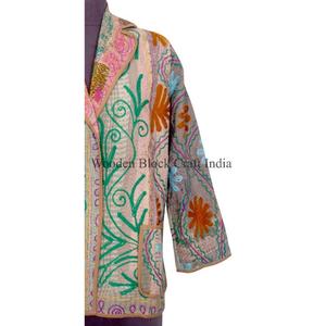 Vente en gros de veste en coton Kantha indienne faite à la main en Inde, avec motifs artisanaux en blocs de bois, design dessiné à la main, respirante, écologique et boutons recouverts - Product Image 2