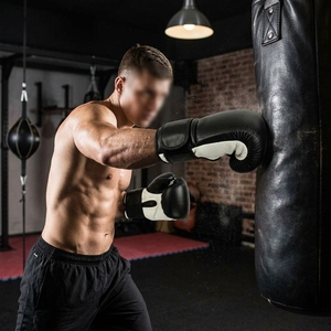 Fabricant de gants de boxe personnalisés en cuir PU à demi-doigts pour sac de frappe, arts martiaux et entraînement intensif - Product Image 5