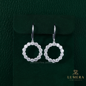 Boucles d'oreilles pendantes rondes en forme d'halo, serties de diamants brillants, avec fermoir à crochet sécurisé - Product Image 4