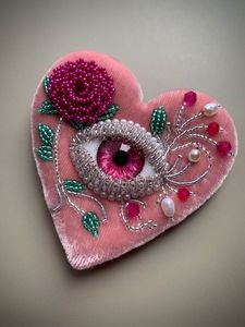 Broche d'insecte de luxe brodée et perlée, faite à la main, unisexe, bijou de mode pour mariage, cadeau - Product Image 3
