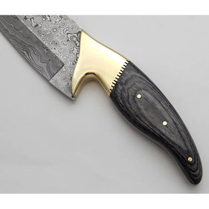 Cuchillo de chef de acero de Damasco con mango de madera y protector de latón - Product Image 3