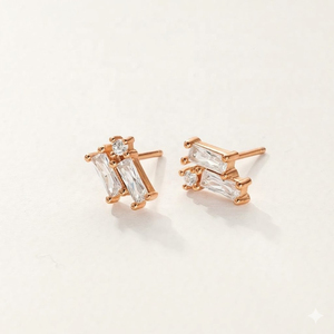 ต่างหูเพชรทรงบาแก็ตต์ 14K โรสโกลด์ เพชรเลี้ยงในห้องปฏิบัติการ สำหรับผู้หญิง ต่างหูทรงเรขาคณิตขนาดเล็ก ต่างหูแบบกลุ่ม เครื่องประดับสวยงาม ของขวัญสำหรับเธอ - Product Image 2