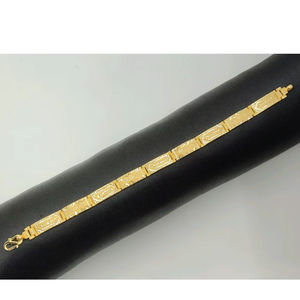 Bracelet pour homme en or jaune 22 carats avec panneau gravé de motifs floraux, finition haut de gamme, bijoux élégants, traditionnels et modernes - Product Image 1