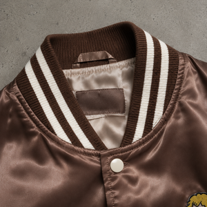 Chaqueta Varsity de Satén Marrón para Hombre, Bordado de Ángel, Corte Regular, Estilo Casual Otoñal, Cuello Camisero - Product Image 4