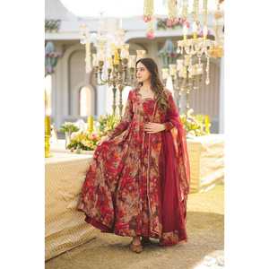 VESTIDO DE TRABAJO CON ESTAMPADO DIGITAL DE RAYÓN CON DUPATTA ROJO - Product Image 1